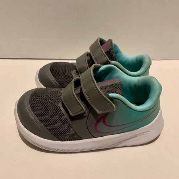 Nike Star Runner 2 TD (CT3609 001) Gunsmoke & Hyper Violet - Picture 3 of 6